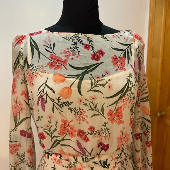 Eliza J Floral Long Sleeve Dress in Pink and Green Size 8 in excellent condition Eliza J Floral Long Sleeve Dress in Pink and Green Size 8 in excellent condition